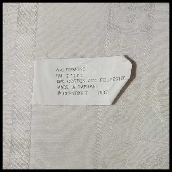 4 White Placemats - Picture 8 of 9